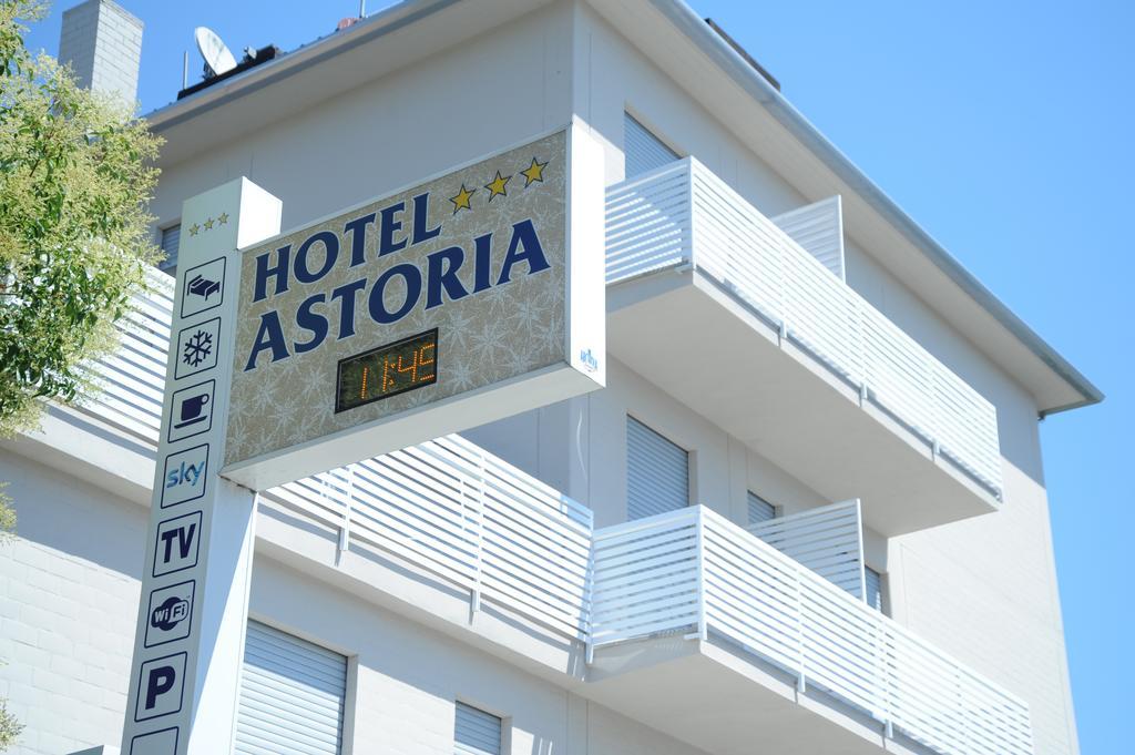 ראבנה Hotel Astoria מראה חיצוני תמונה